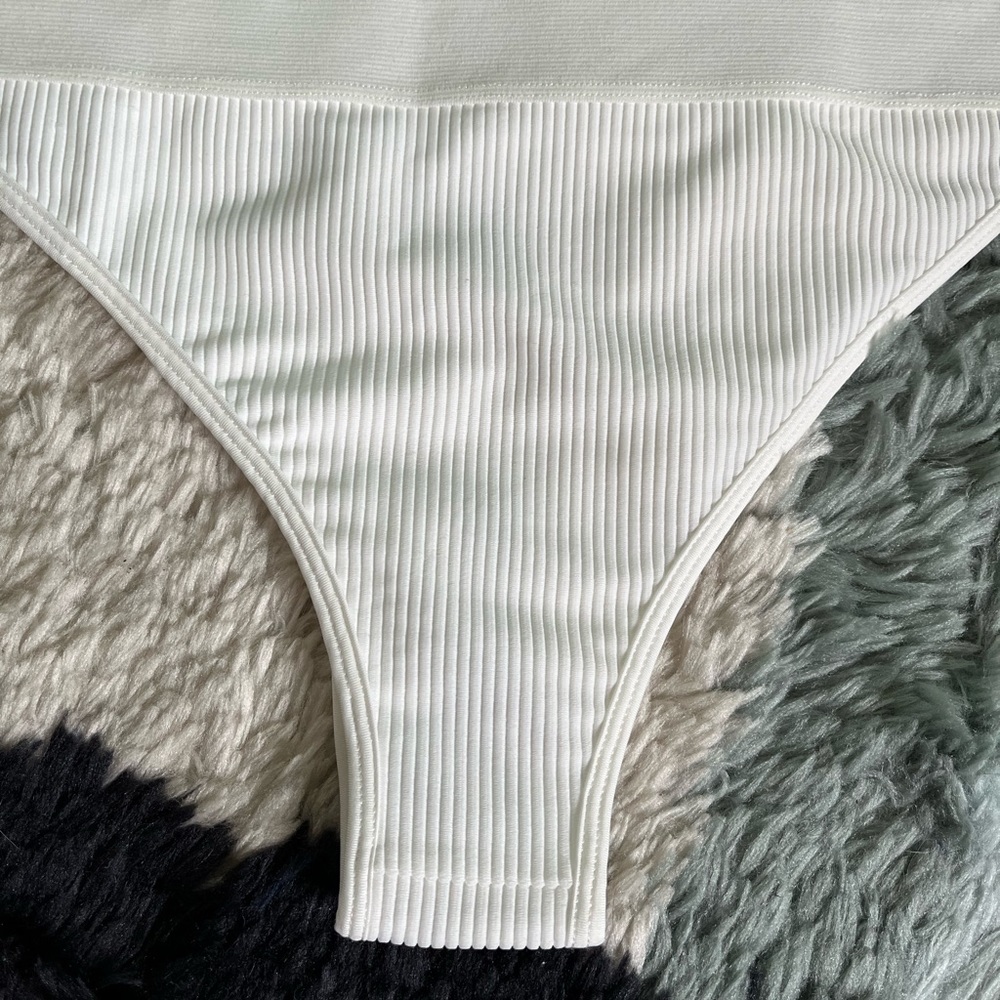 🆕 Frankie’s Bikinis Drew White Ribbed Swim Bottoms - Picture 6 of 10